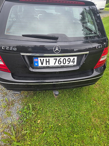Mercedes-Benz C220 d 2 of 11