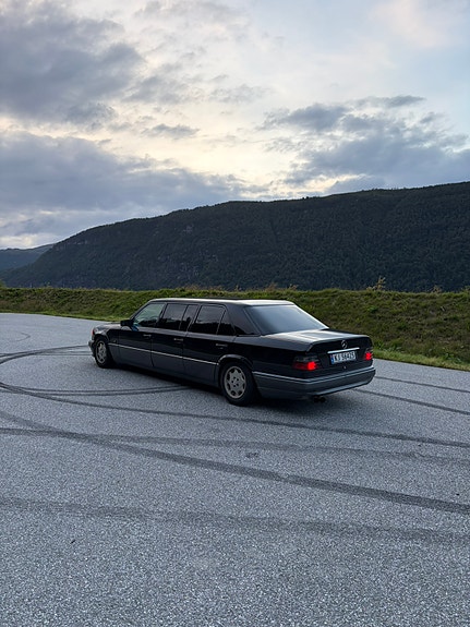 Mercedes-Benz E200 d 3 of 9