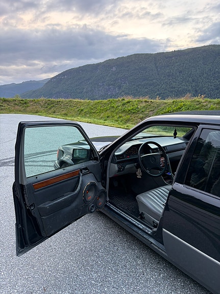 Mercedes-Benz E200 d 9 of 9
