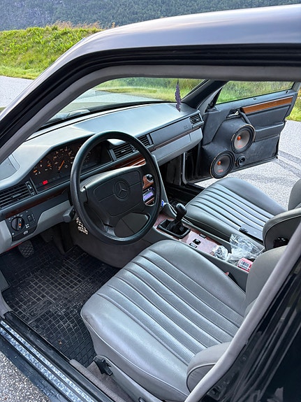 Mercedes-Benz E200 d 8 of 9