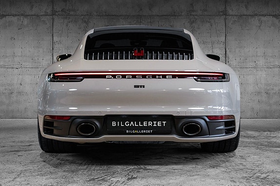 Porsche 911 Carrera 4S 11 of 30