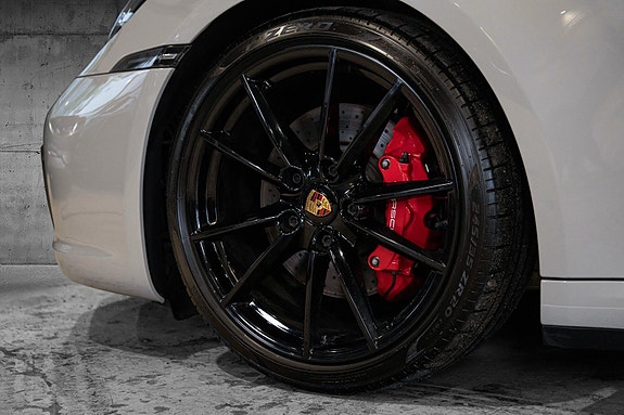 Porsche 911 Carrera 4S 6 of 30