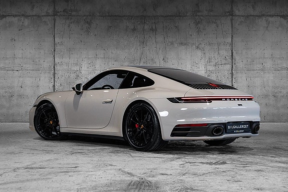 Porsche 911 Carrera 4S 8 of 30