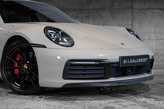 Porsche 911 Carrera 4S 2 of 30