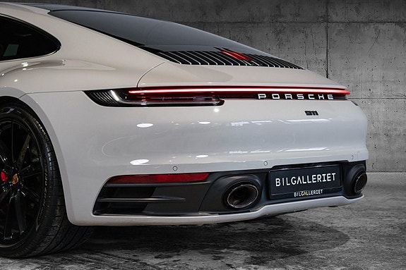 Porsche 911 Carrera 4S 10 of 30