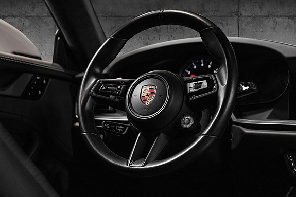 Porsche 911 Carrera 4S 22 of 30