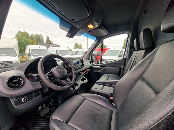 Mercedes-Benz Sprinter 13 of 30