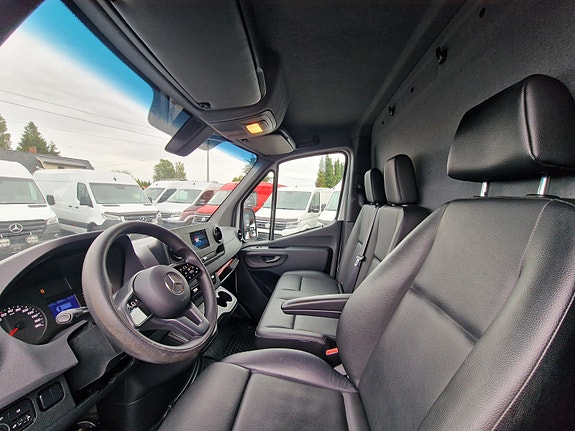 Mercedes-Benz Sprinter 15 of 30