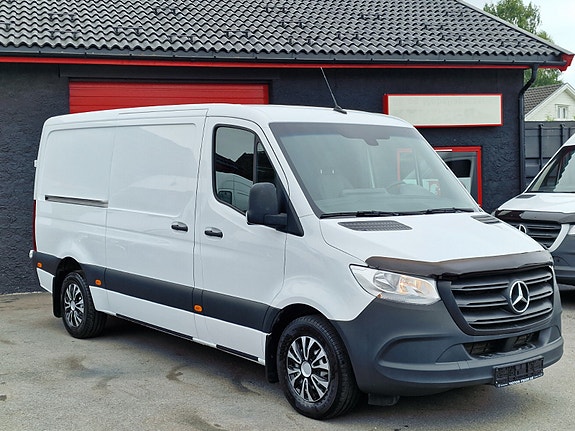 Mercedes-Benz Sprinter 27 of 30
