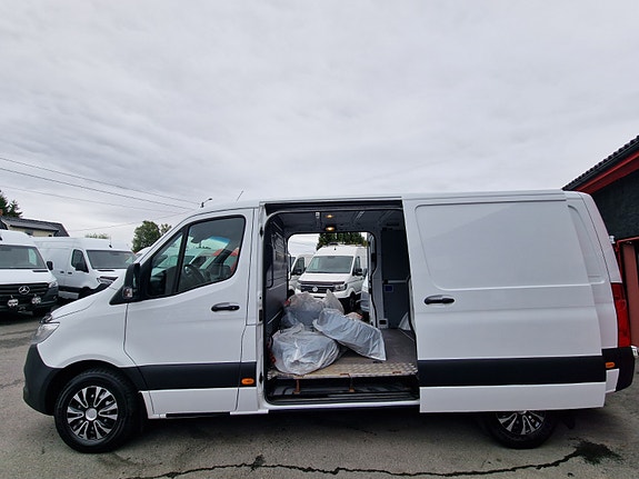 Mercedes-Benz Sprinter 2 of 30