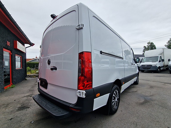 Mercedes-Benz Sprinter 8 of 30