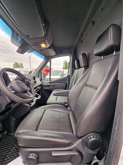 Mercedes-Benz Sprinter 20 of 30