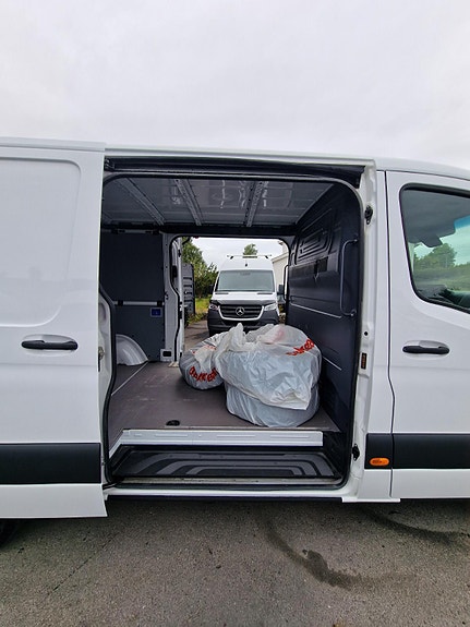Mercedes-Benz Sprinter 10 of 30