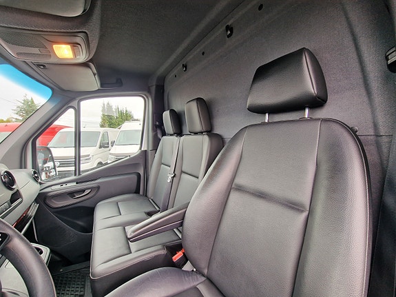 Mercedes-Benz Sprinter 22 of 30