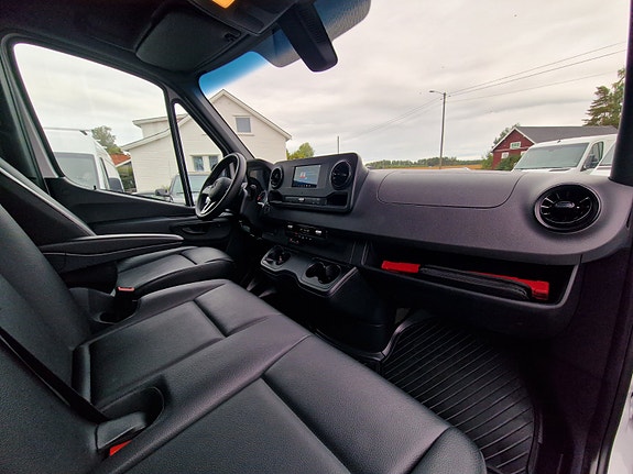 Mercedes-Benz Sprinter 16 of 30