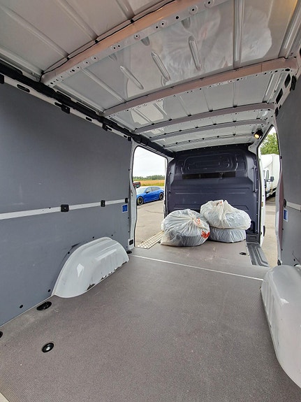 Mercedes-Benz Sprinter 19 of 30