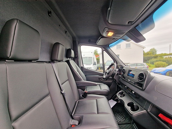 Mercedes-Benz Sprinter 24 of 30