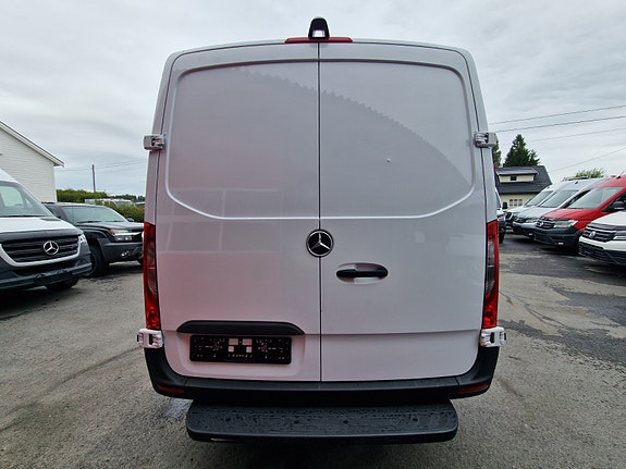 Mercedes-Benz Sprinter 30 of 30