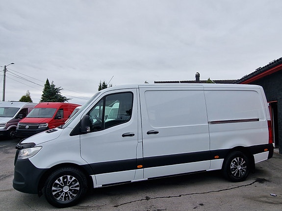 Mercedes-Benz Sprinter 28 of 30
