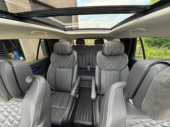 Hongqi E-HS9 28 of 30