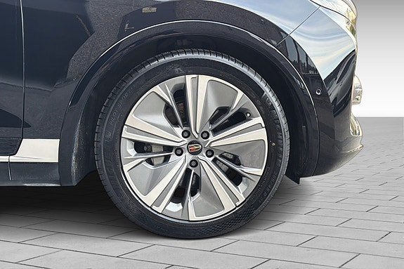 Hongqi E-HS9 12 of 30