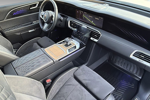 Hongqi E-HS9 23 of 30
