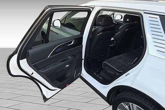 Hongqi E-HS9 26 of 30