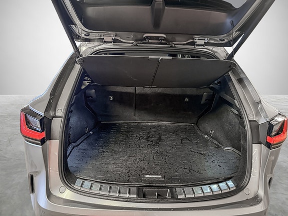 Lexus NX450h 27 of 30