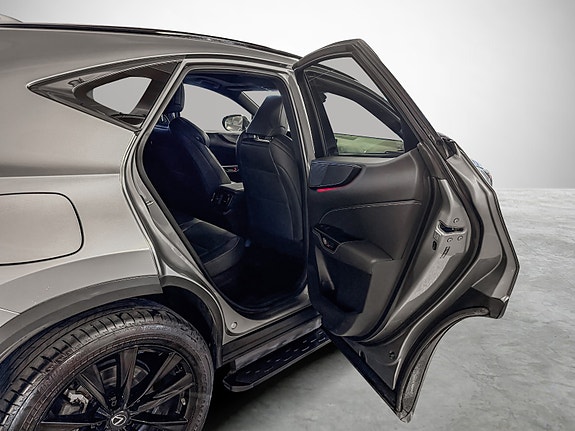 Lexus NX450h 25 of 30