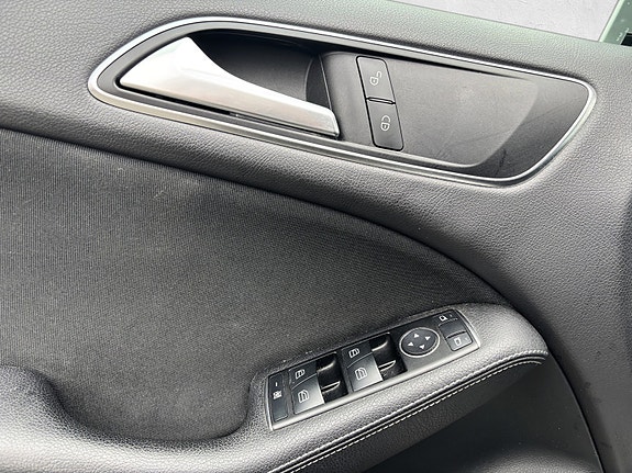 Mercedes-Benz B-Electric 11 of 30