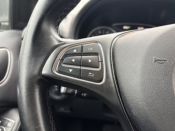 Mercedes-Benz B-Electric 15 of 30