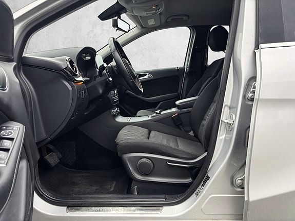 Mercedes-Benz B-Electric 10 of 30