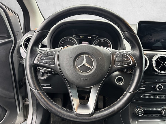 Mercedes-Benz B-Electric 14 of 30