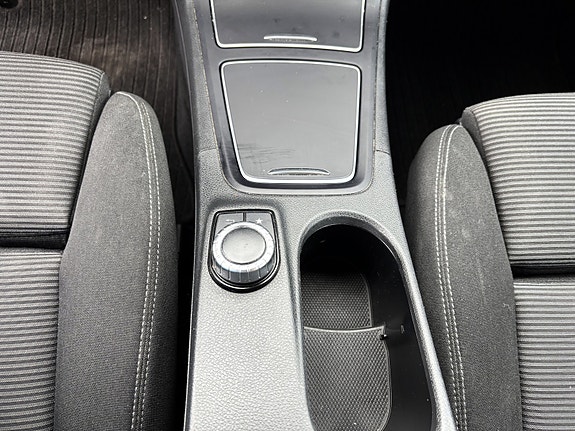 Mercedes-Benz B-Electric 21 of 30