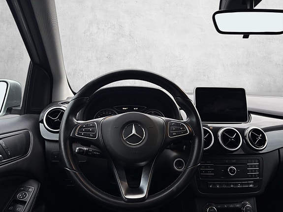 Mercedes-Benz B-Electric 13 of 30