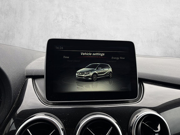 Mercedes-Benz B-Electric 27 of 30