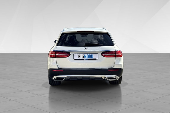 Mercedes-Benz E220 d 21 of 21