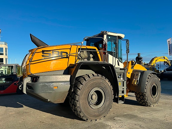 Liebherr L 580 3 of 16