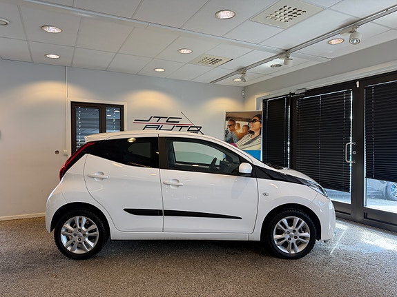 Toyota Aygo 4 of 12