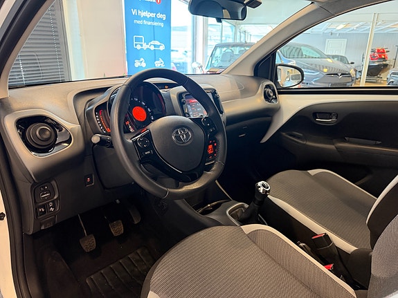 Toyota Aygo 8 of 12