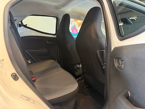 Toyota Aygo 10 of 12