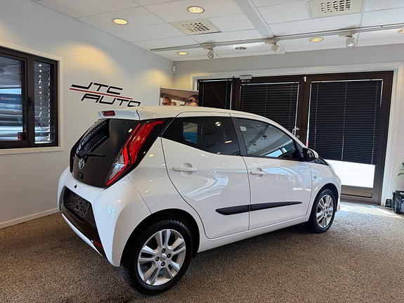 Toyota Aygo 5 of 12