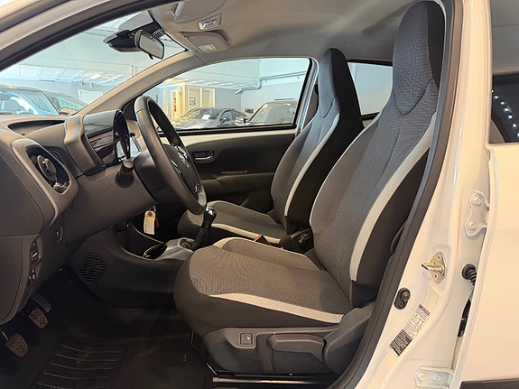 Toyota Aygo 7 of 12