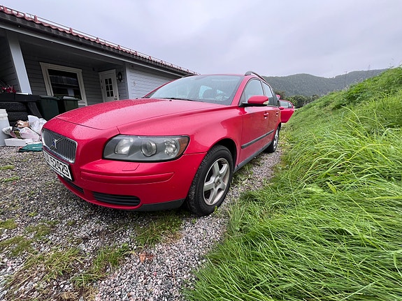 Volvo V50 2 of 14