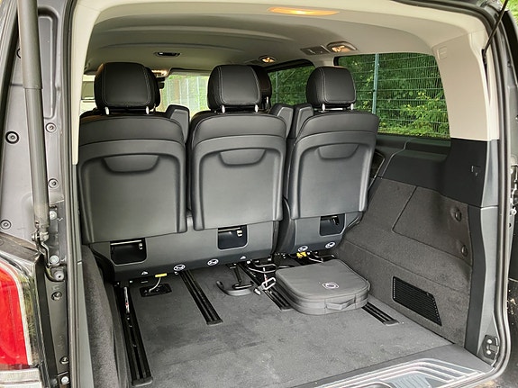 Mercedes-Benz EQV300 21 of 24