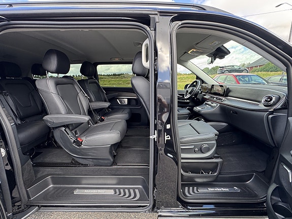 Mercedes-Benz EQV300 5 of 24