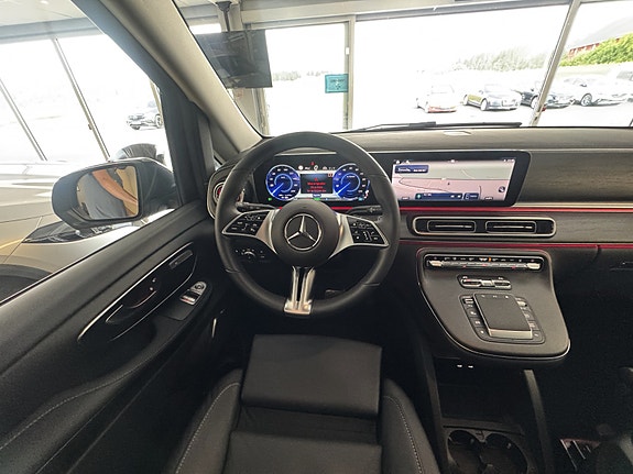 Mercedes-Benz EQV300 17 of 24