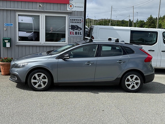 Volvo V40 Cross Country 3 of 14