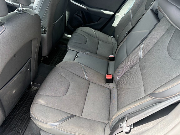 Volvo V40 Cross Country 11 of 14