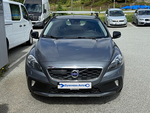 Volvo V40 Cross Country 2 of 14
